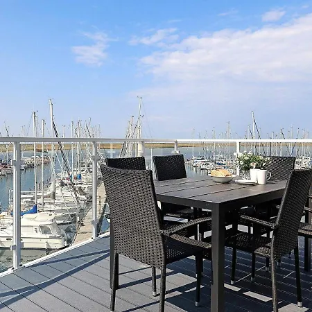 6 Person In Apartament *