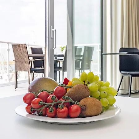 6 Person In Apartament *