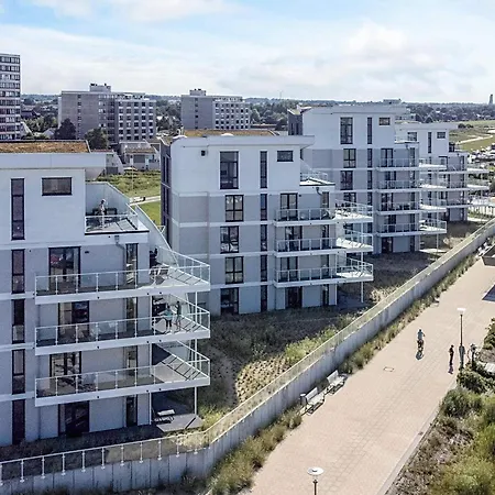 6 Person In Apartament